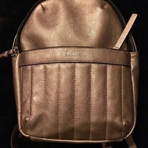 SMALL Reaction Kenneth Cole backpack purse🧡
